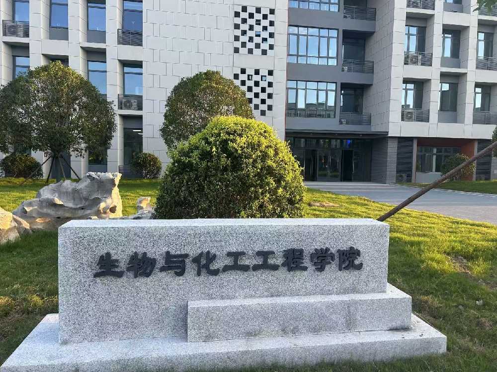 上蔡县扬州职业大学体育场高杆灯项目